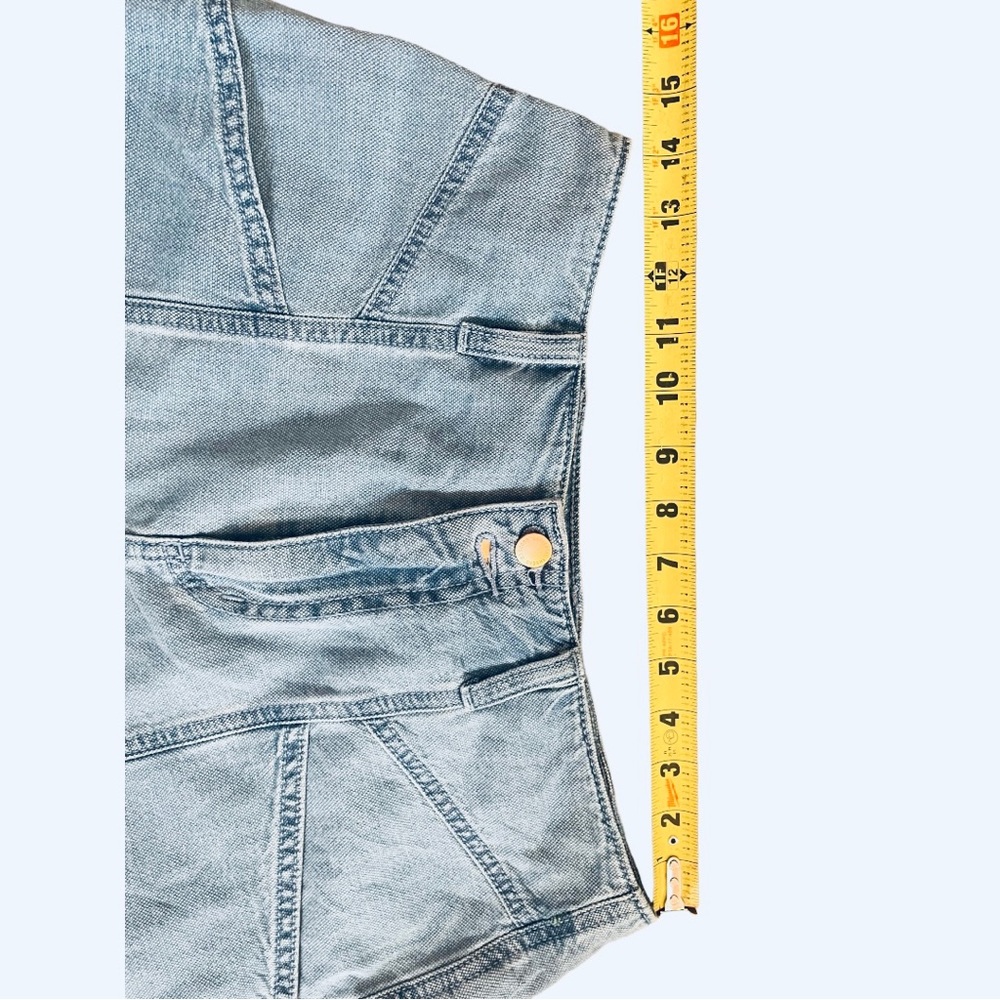 - Universal Thread High Rise Midi Denim Shorts - Picture 3 of 6